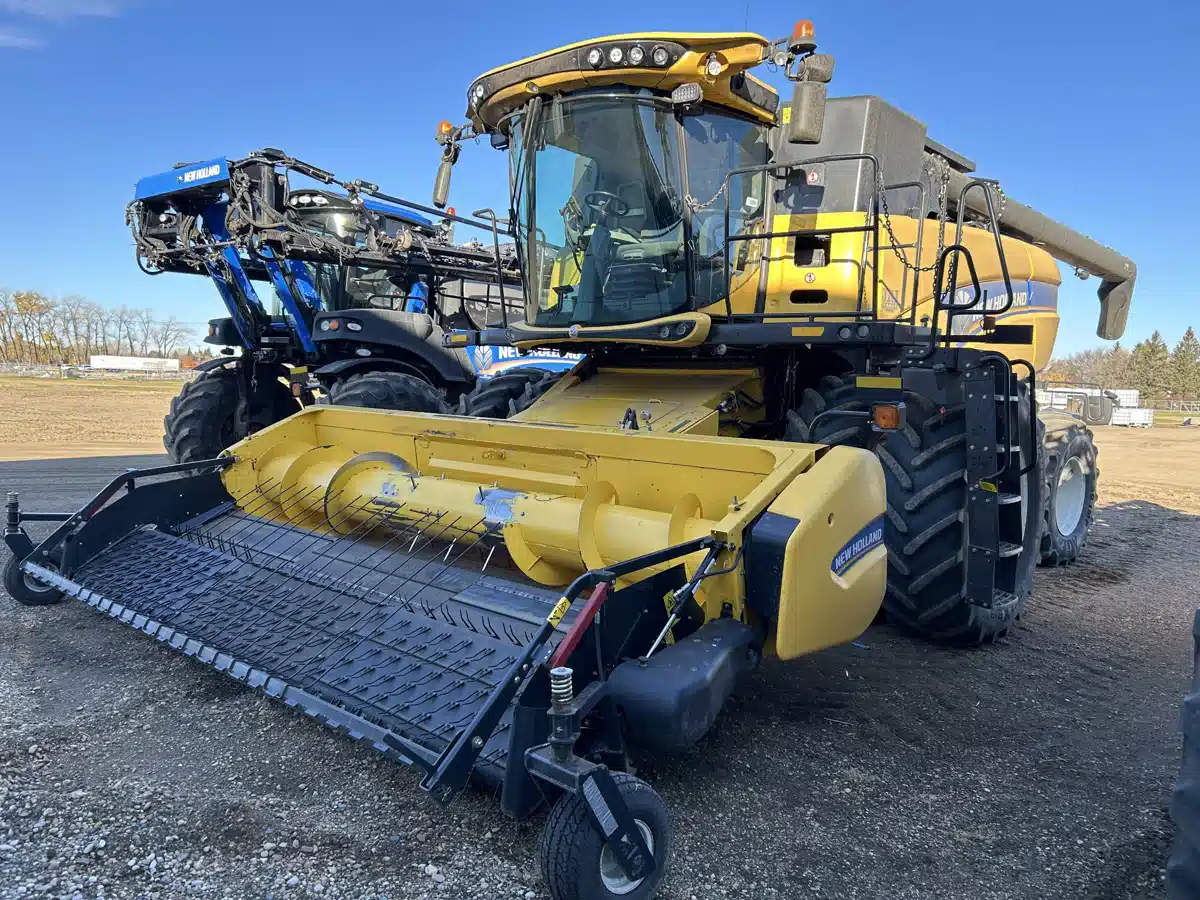 Gallery image 1 for Used 2017 New Holland CX8.80 Combine