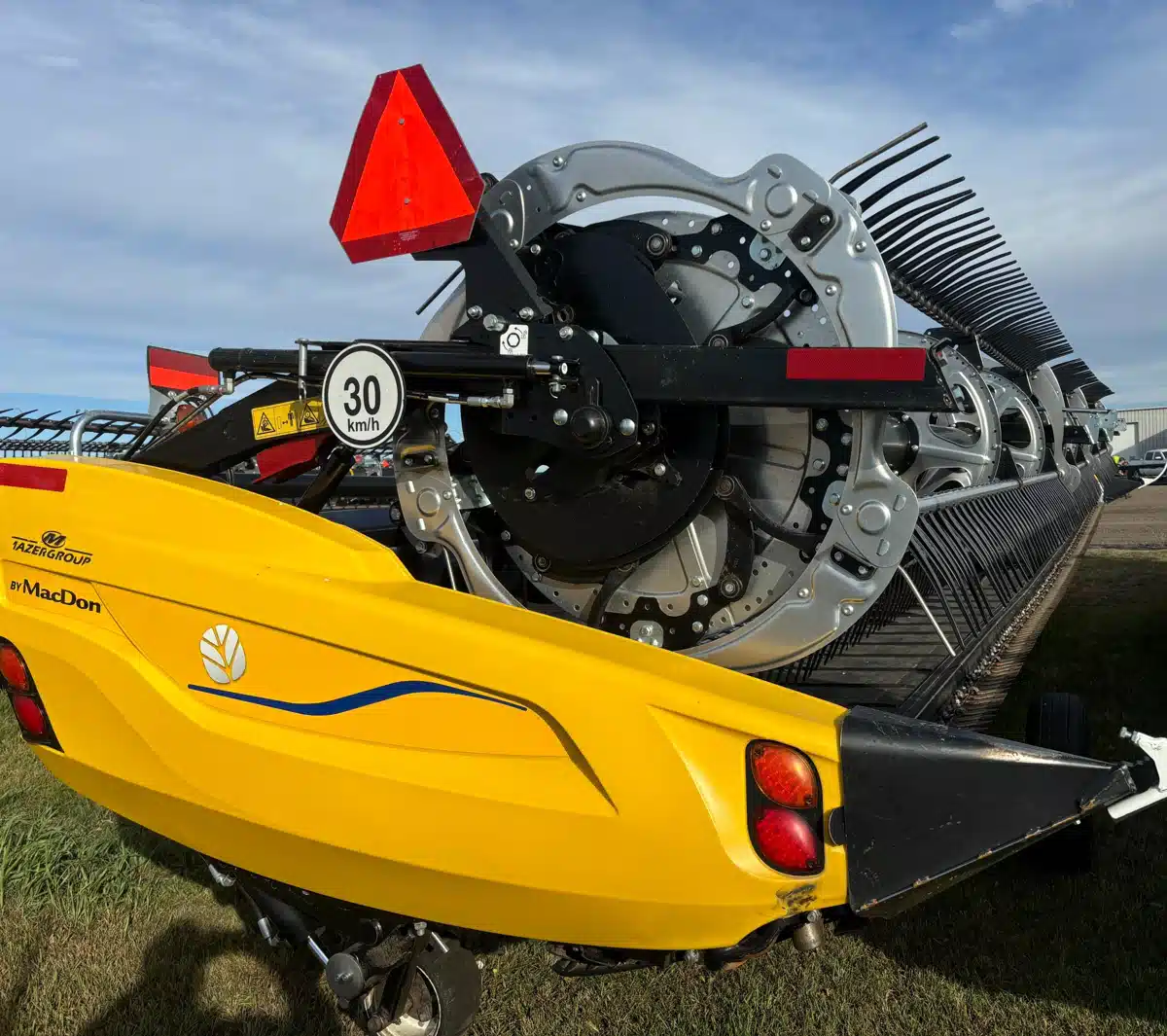 Gallery image 2 for Used 2023 MacDon FD240 Header - Flex Draper