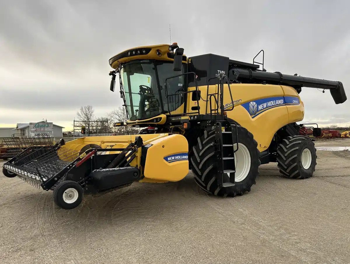 Gallery image 1 for Used 2017 New Holland CR9.90Z Combine