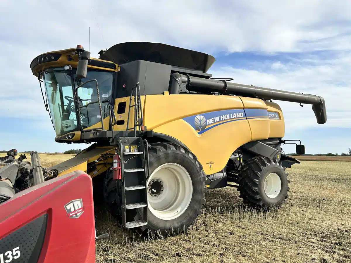 Gallery image 1 for 2019 New Holland CX8.90 Combine