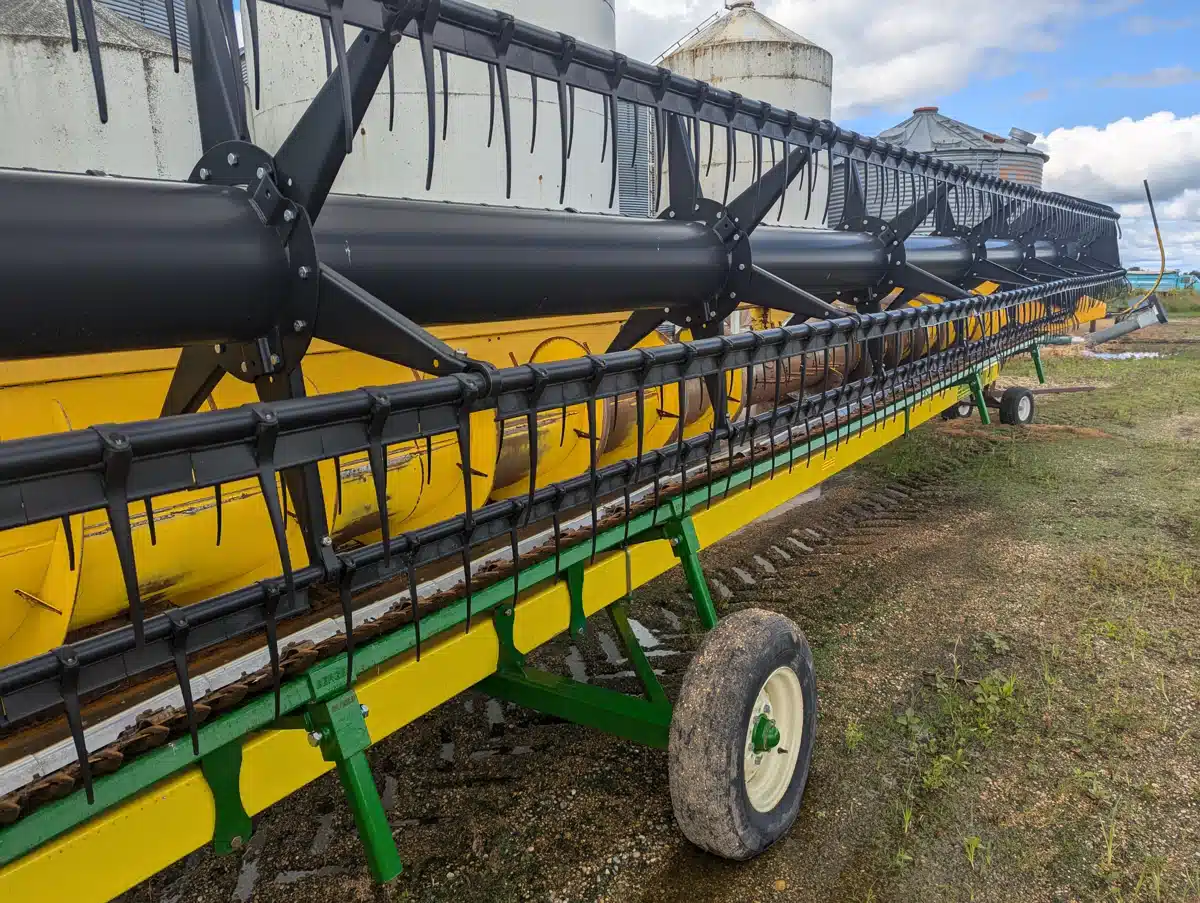 Gallery image 2 for Used 2013 New Holland 740CF Header - Flex