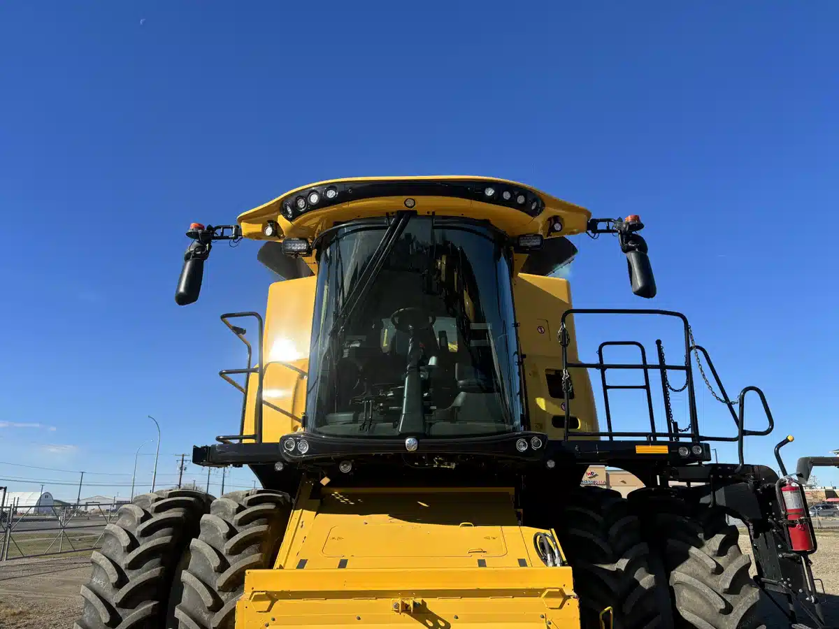 Gallery image 2 for Used 2023 New Holland CX8.80 Combine