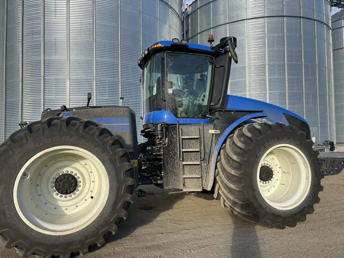 Gallery image 1 for Used 2023 New Holland T9.645 Tractor