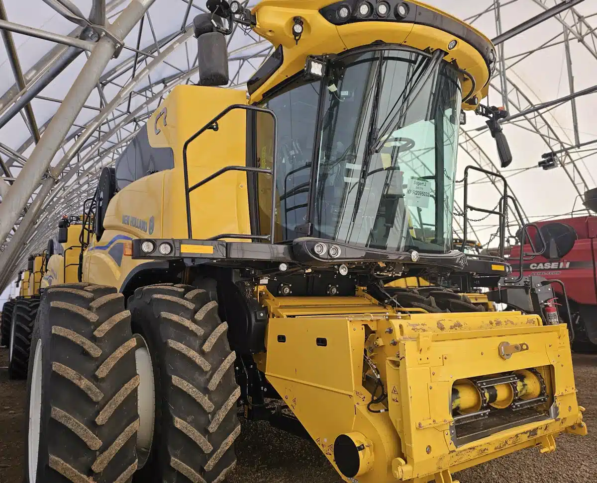 Gallery image 2 for Used 2024 New Holland CR8.90Z Combine