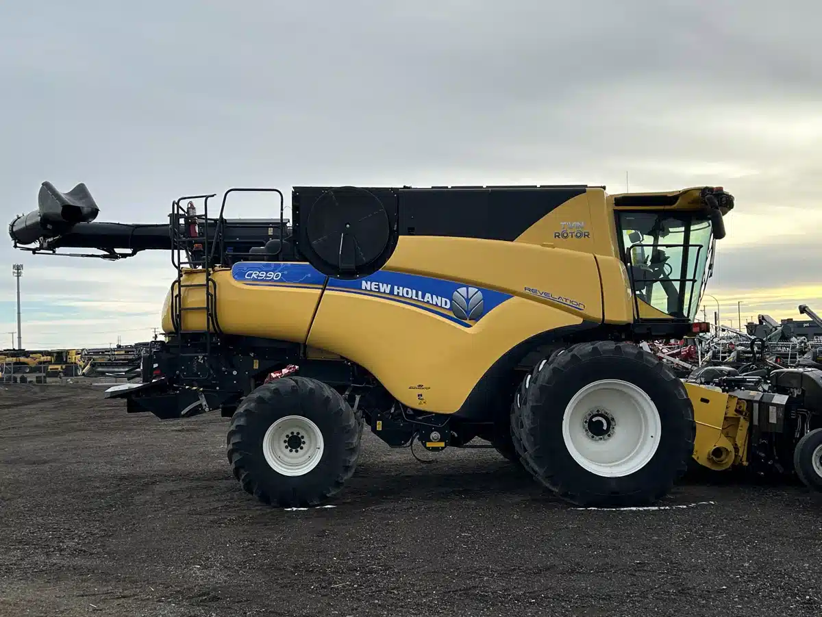 Gallery image 2 for Used 2022 New Holland CR9.90Z Combine