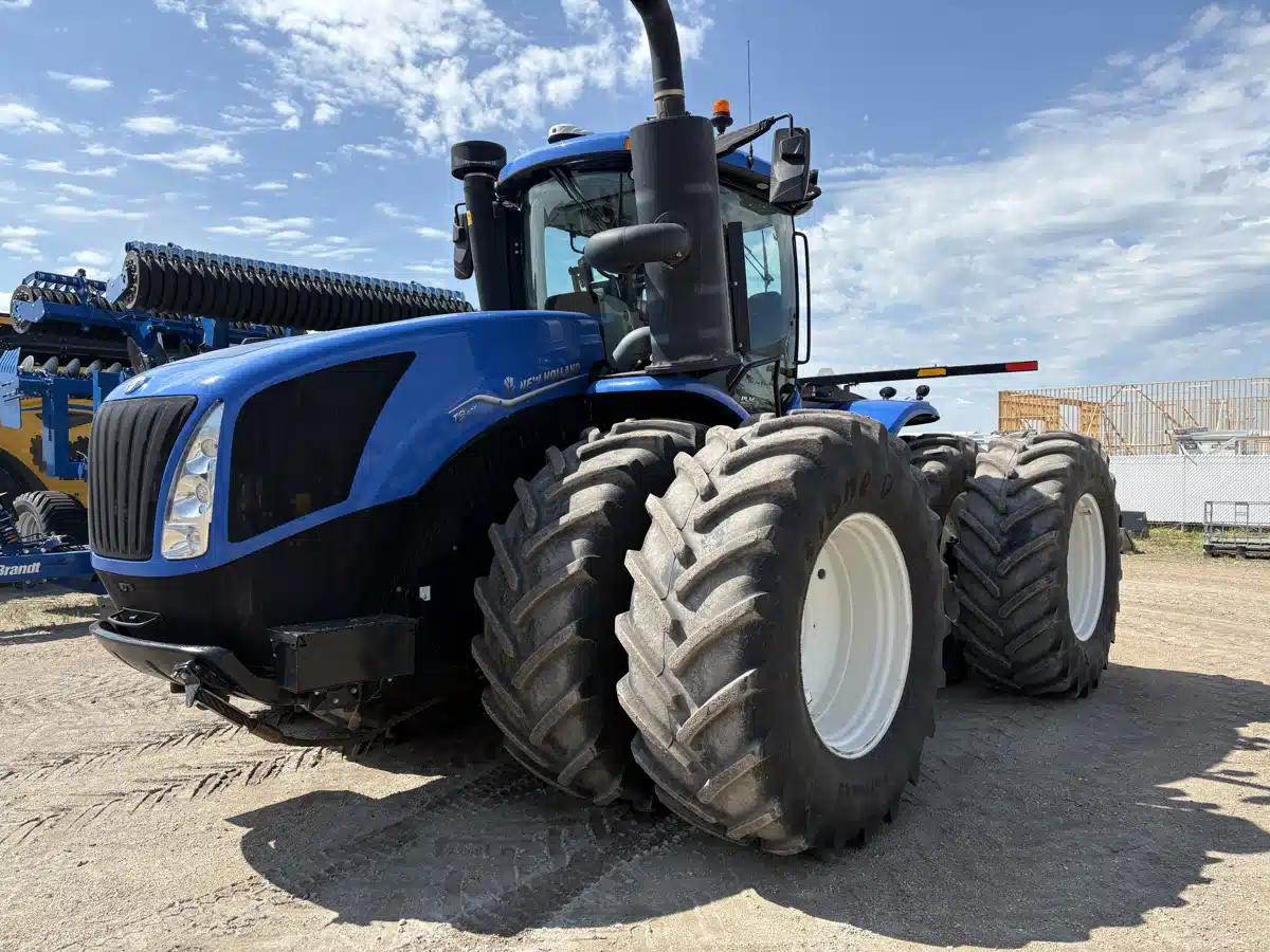 Gallery image 1 for 2023 New Holland T9.435 Tractor