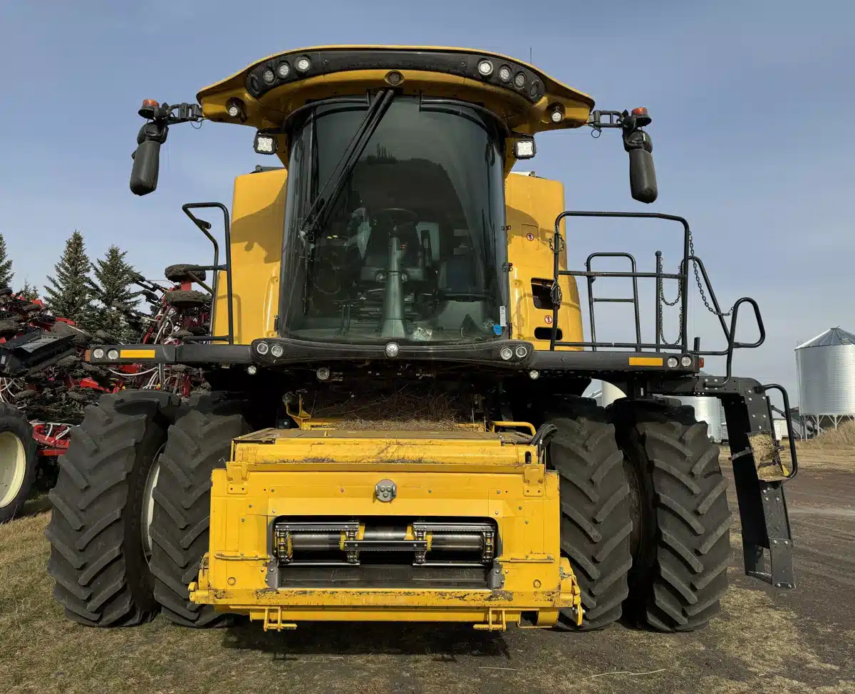 Gallery image 2 for Used 2023 New Holland CR9.90Z Combine