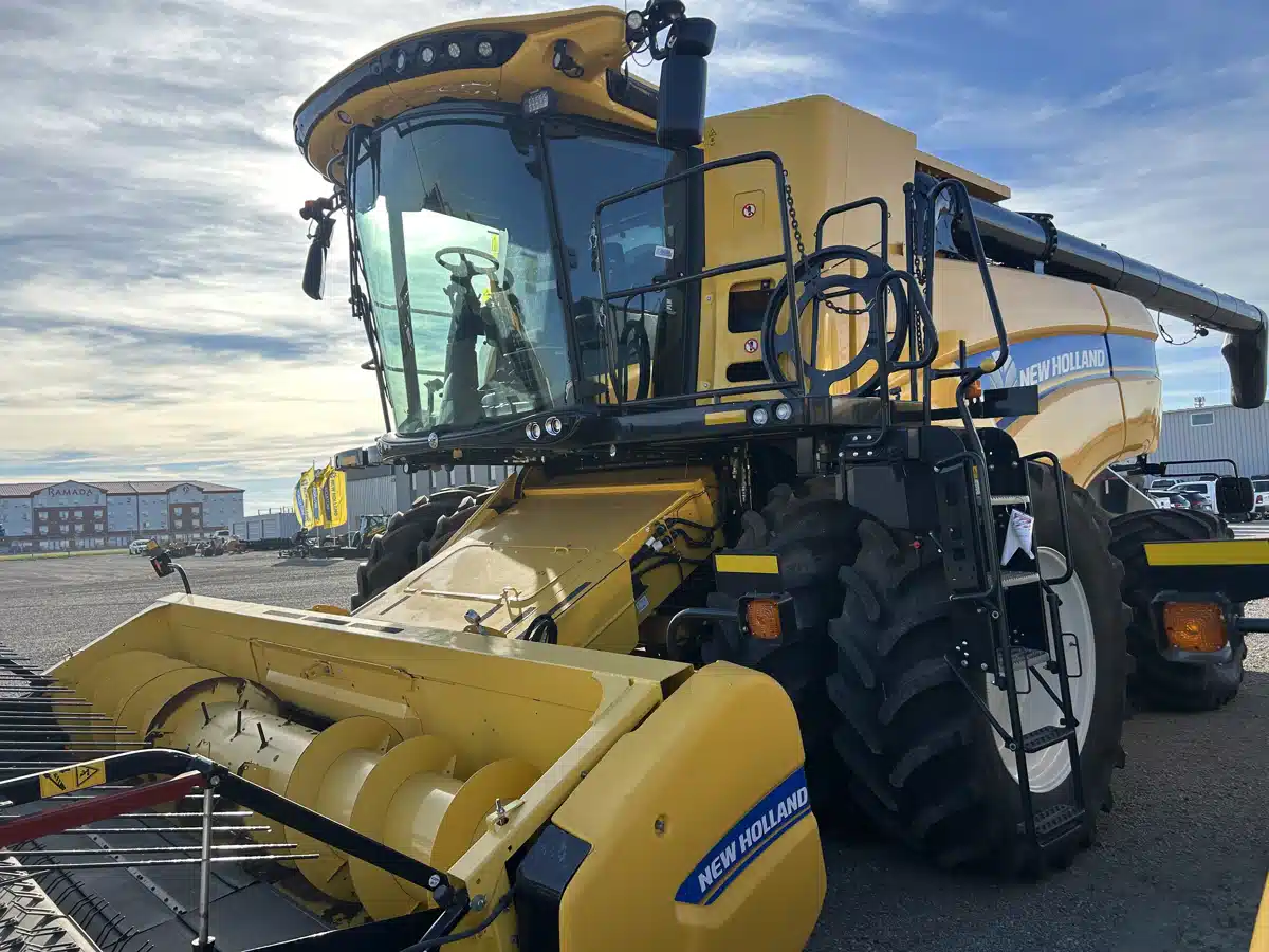 Gallery image 1 for 2020 New Holland CX8.80 Combine