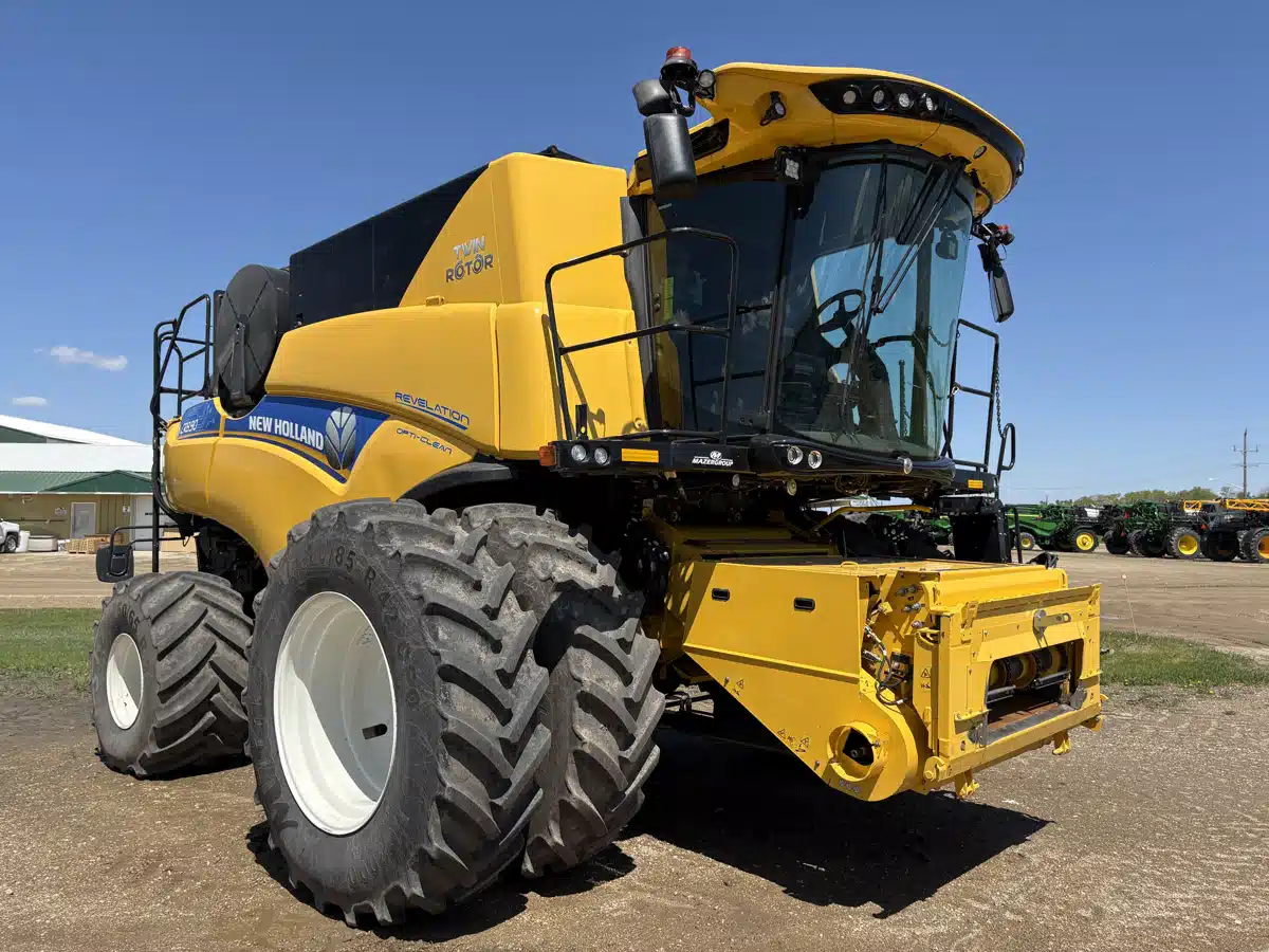 Gallery image 2 for Used 2023 New Holland CR8.90Z Combine