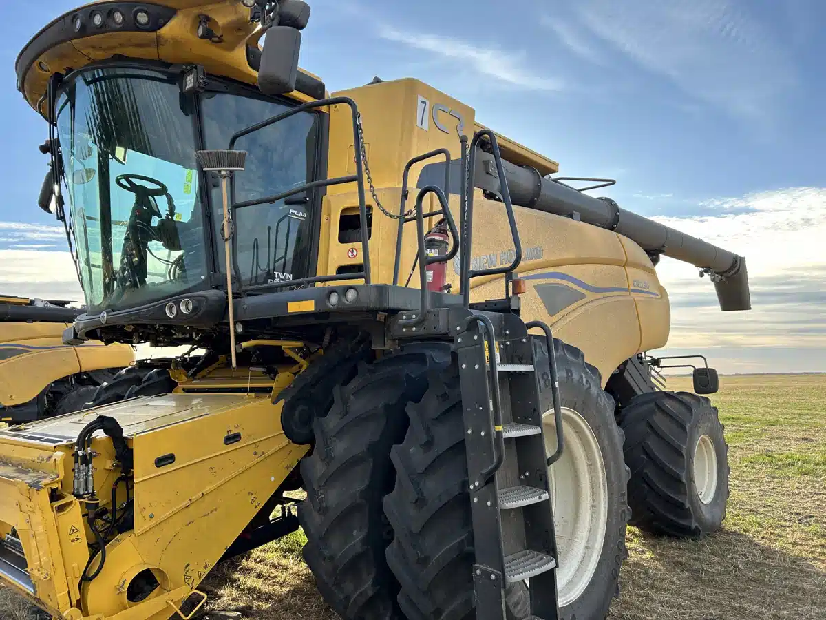 Gallery image 1 for 2024 New Holland CR9.90Z Combine