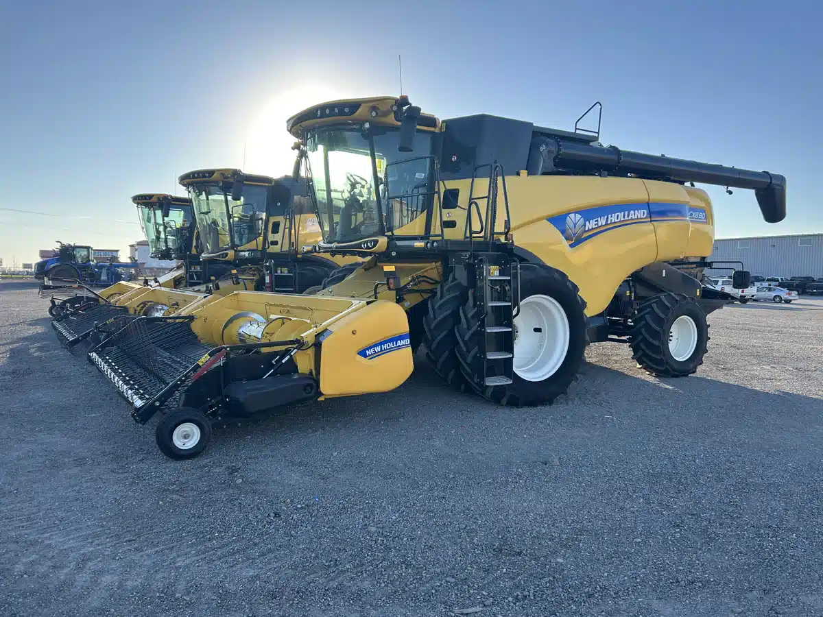 Gallery image 1 for Used 2018 New Holland CX8.80 Combine