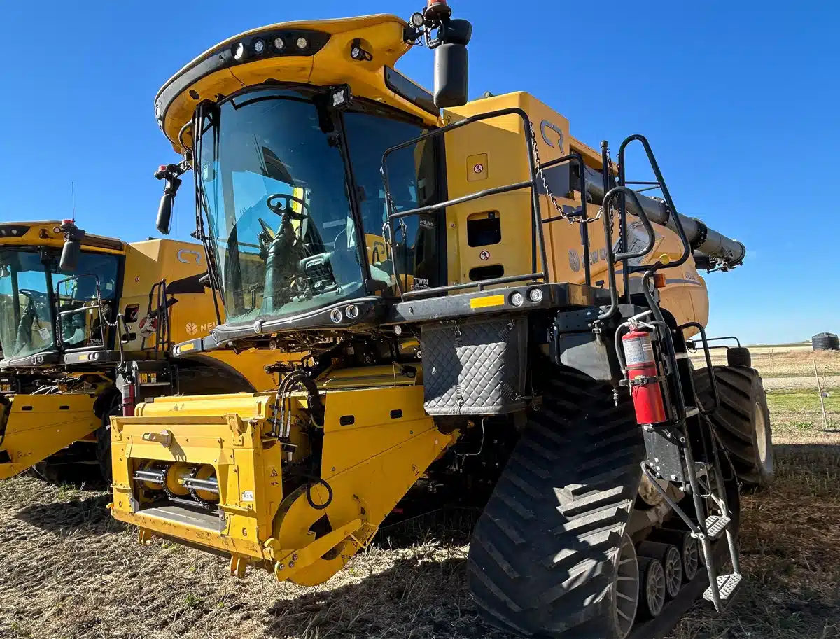 Gallery image 1 for 2023 New Holland CR9.90Z Combine