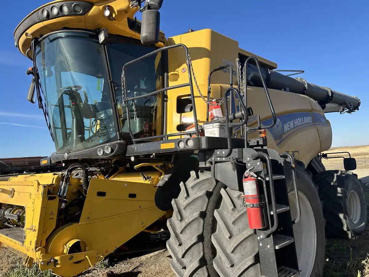 Gallery image 1 for 2023 New Holland CR9.90Z Combine