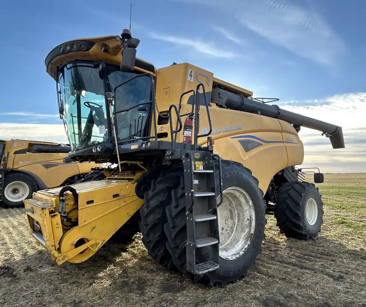 Gallery image 1 for 2024 New Holland CR9.90Z Combine