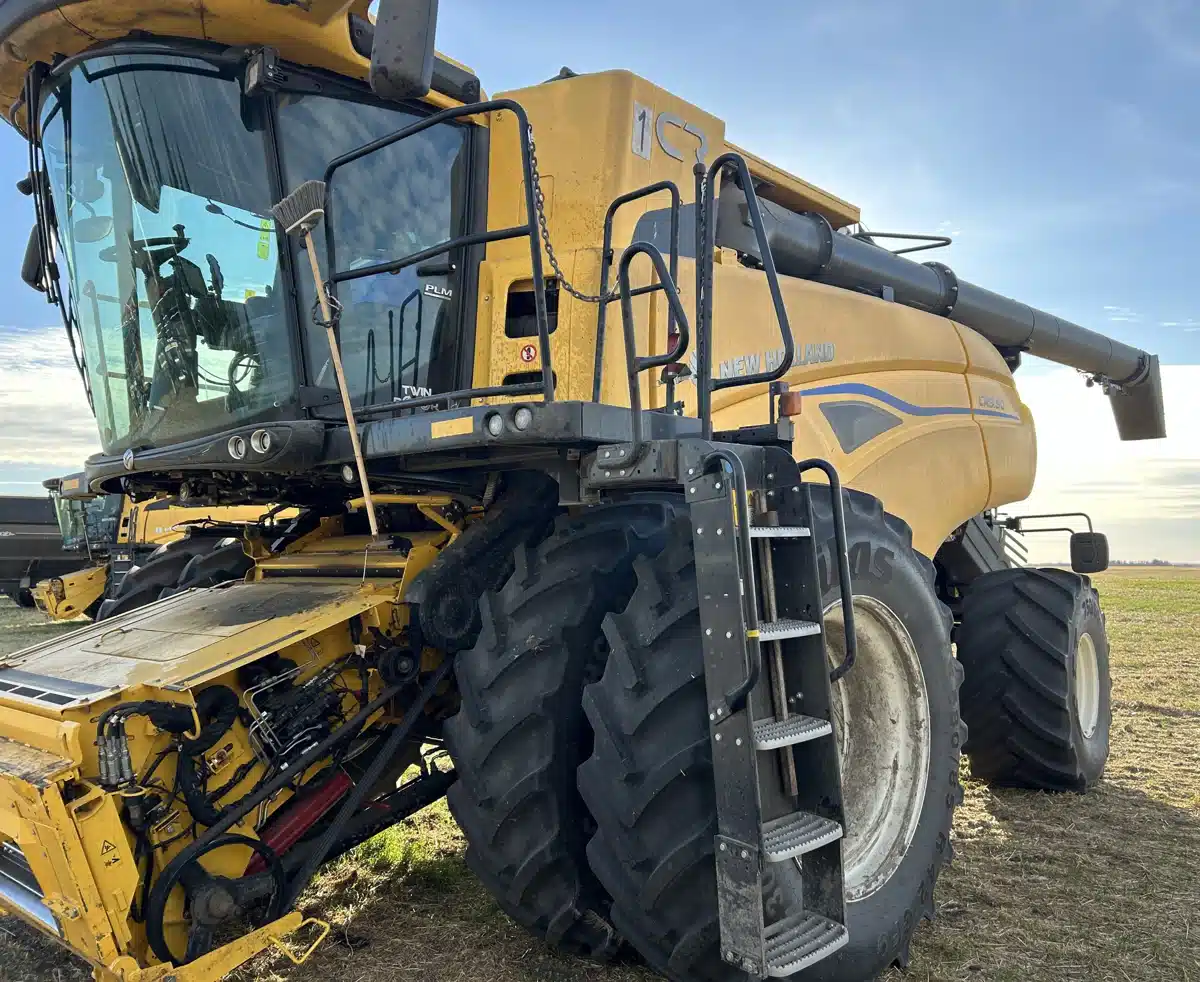 Gallery image 1 for 2024 New Holland CR9.90Z Combine