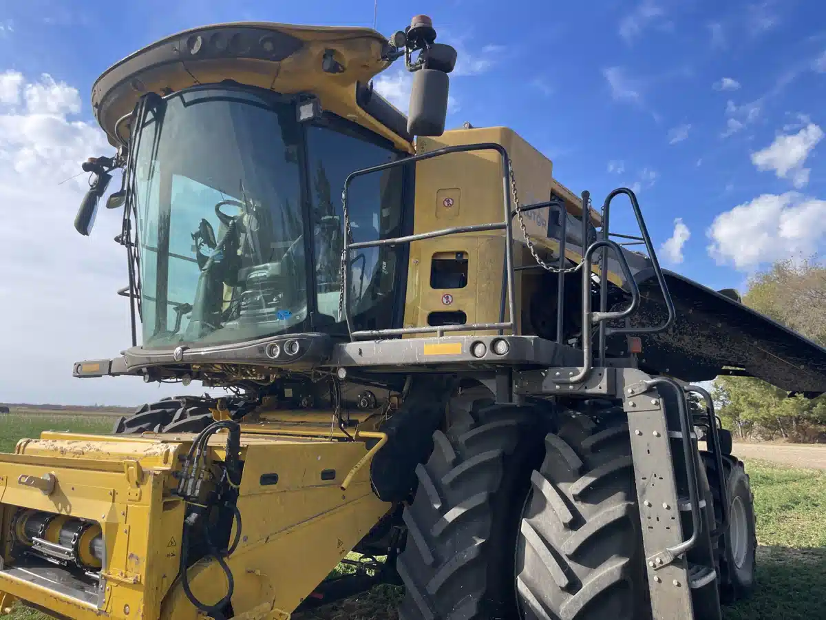 Gallery image 1 for Used 2023 New Holland CR9.90Z Combine