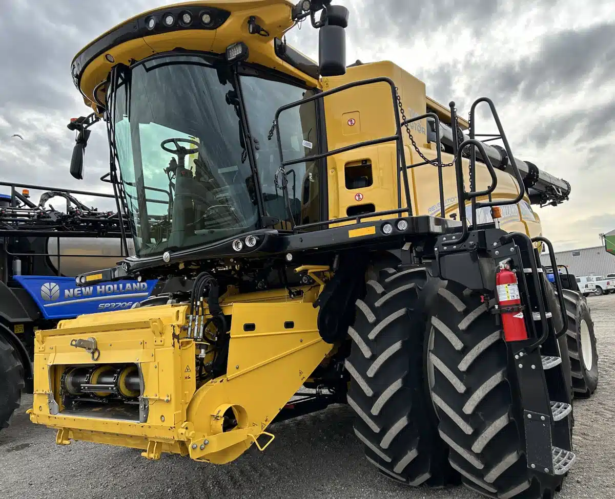 Gallery image 1 for Used 2023 New Holland CR9.90Z Combine