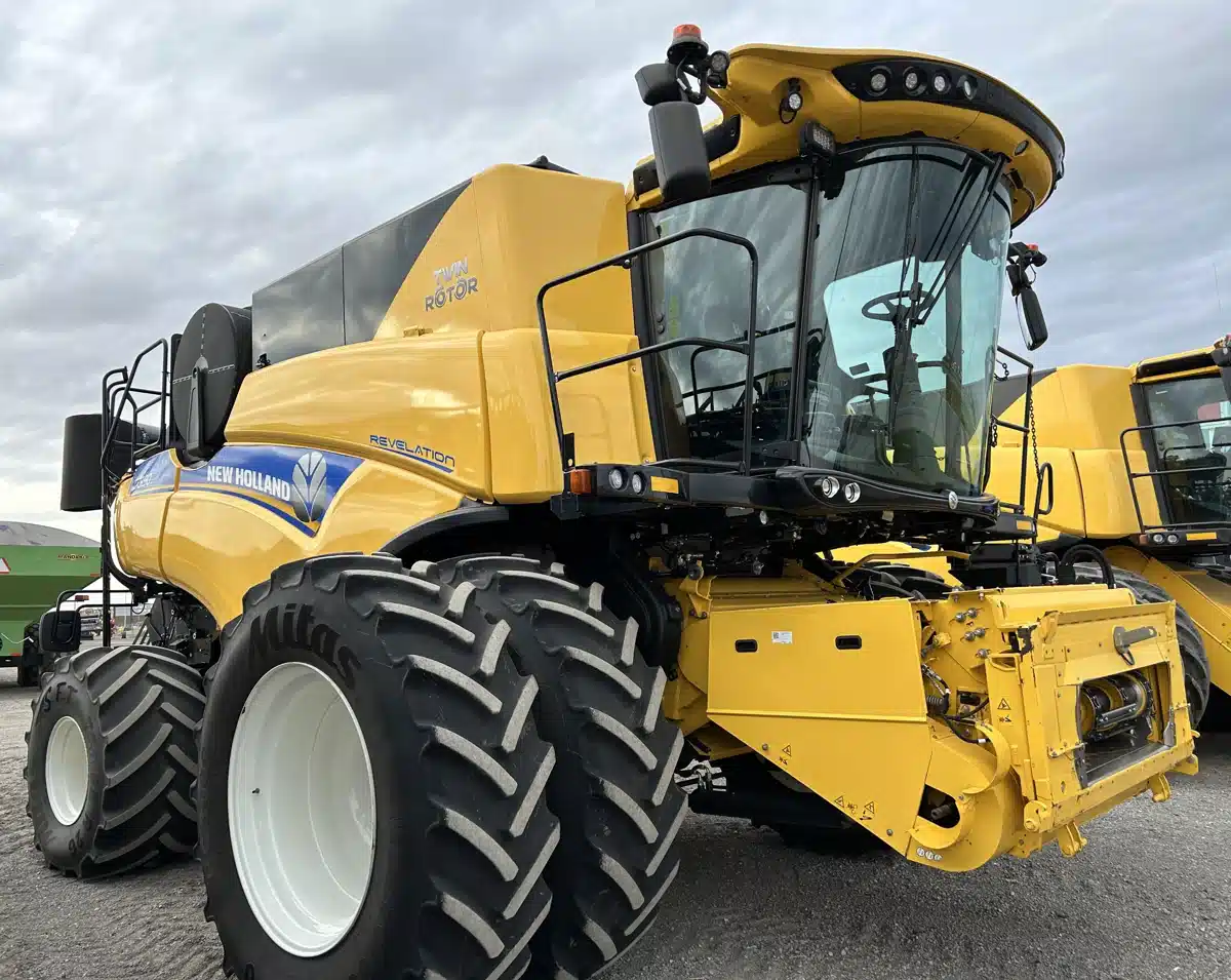 Gallery image 2 for Used 2023 New Holland CR9.90Z Combine
