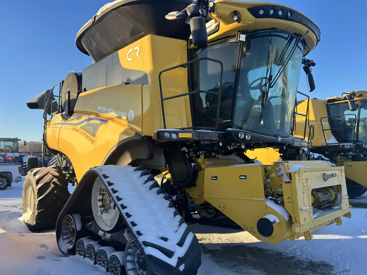 Gallery image 2 for 2024 New Holland CR9.90Z Combine