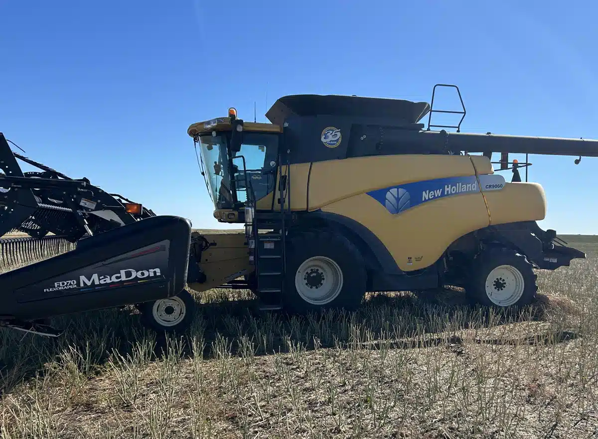 Gallery image 1 for Used 2010 New Holland CR9060 Combine