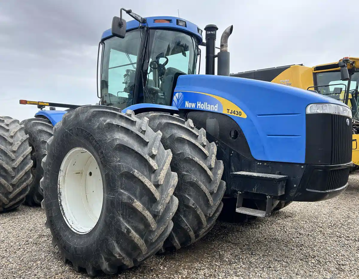Gallery image 2 for Used 2007 New Holland TJ430 Tractor