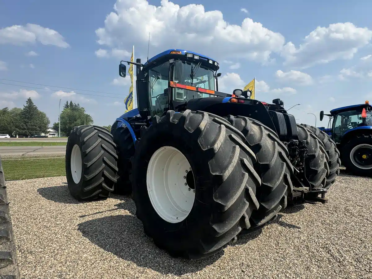 Gallery image 2 for Used 2011 New Holland T9.505 Tractor