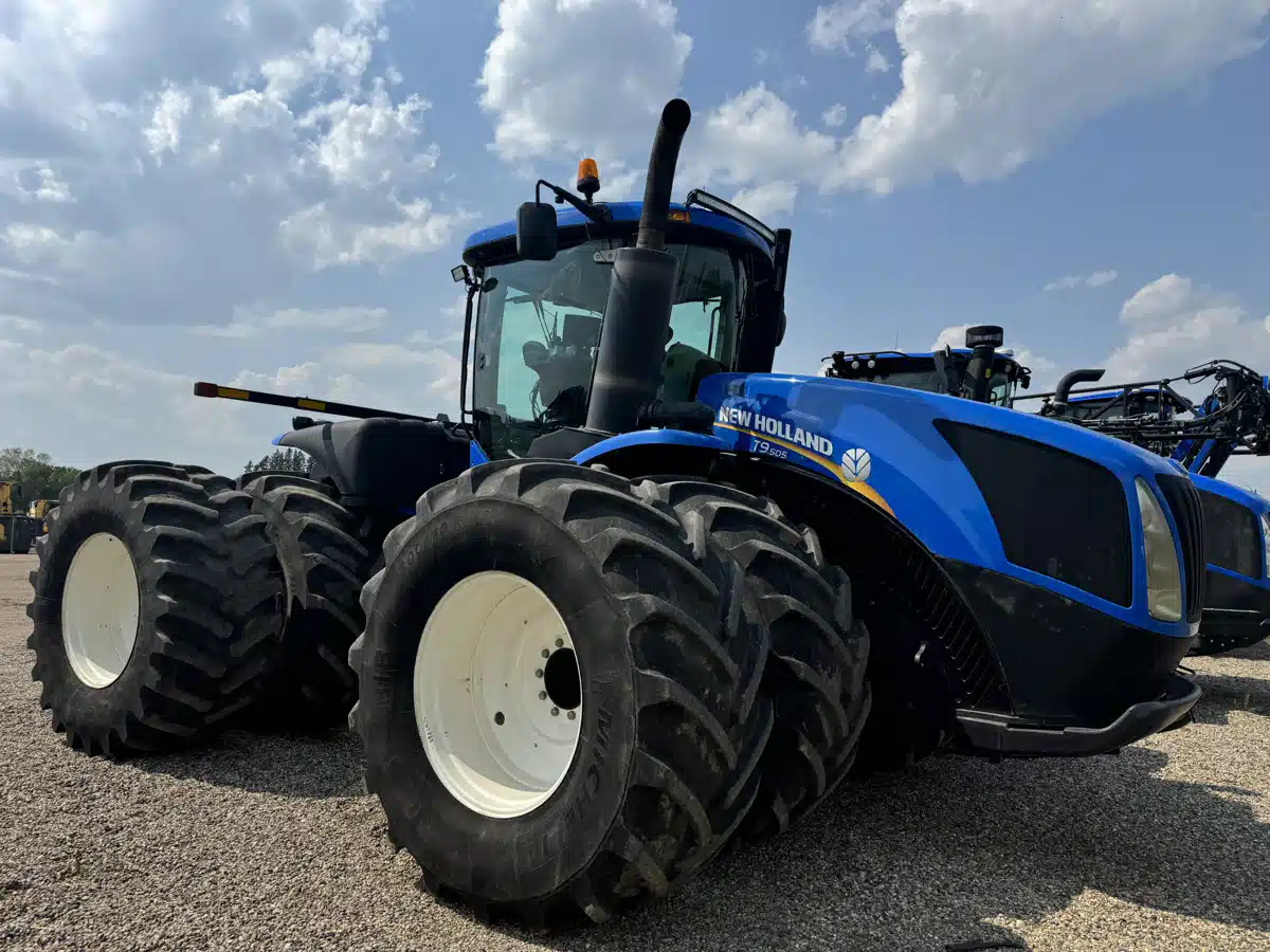 Gallery image 1 for Used 2011 New Holland T9.505 Tractor