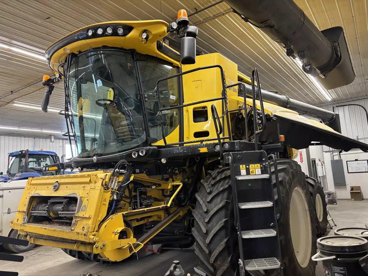 Gallery image 1 for Used 2018 New Holland CR9.90Z Combine