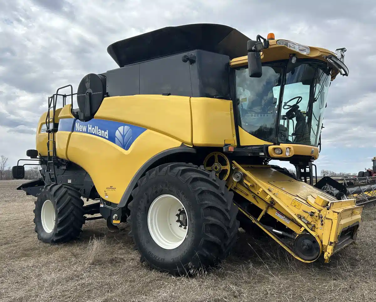 Gallery image 2 for Used 2010 New Holland CX8080 Combine