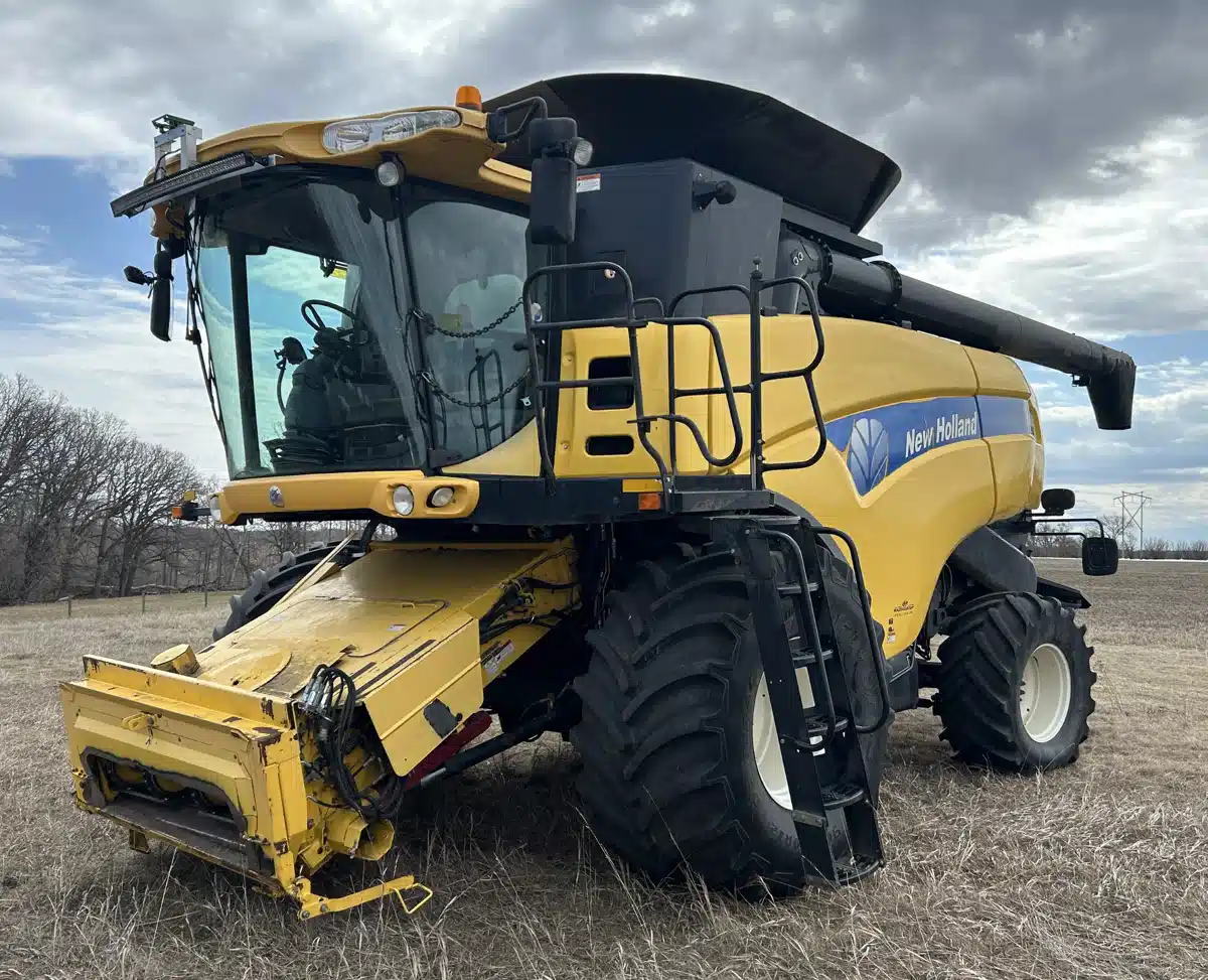Gallery image 1 for Used 2010 New Holland CX8080 Combine
