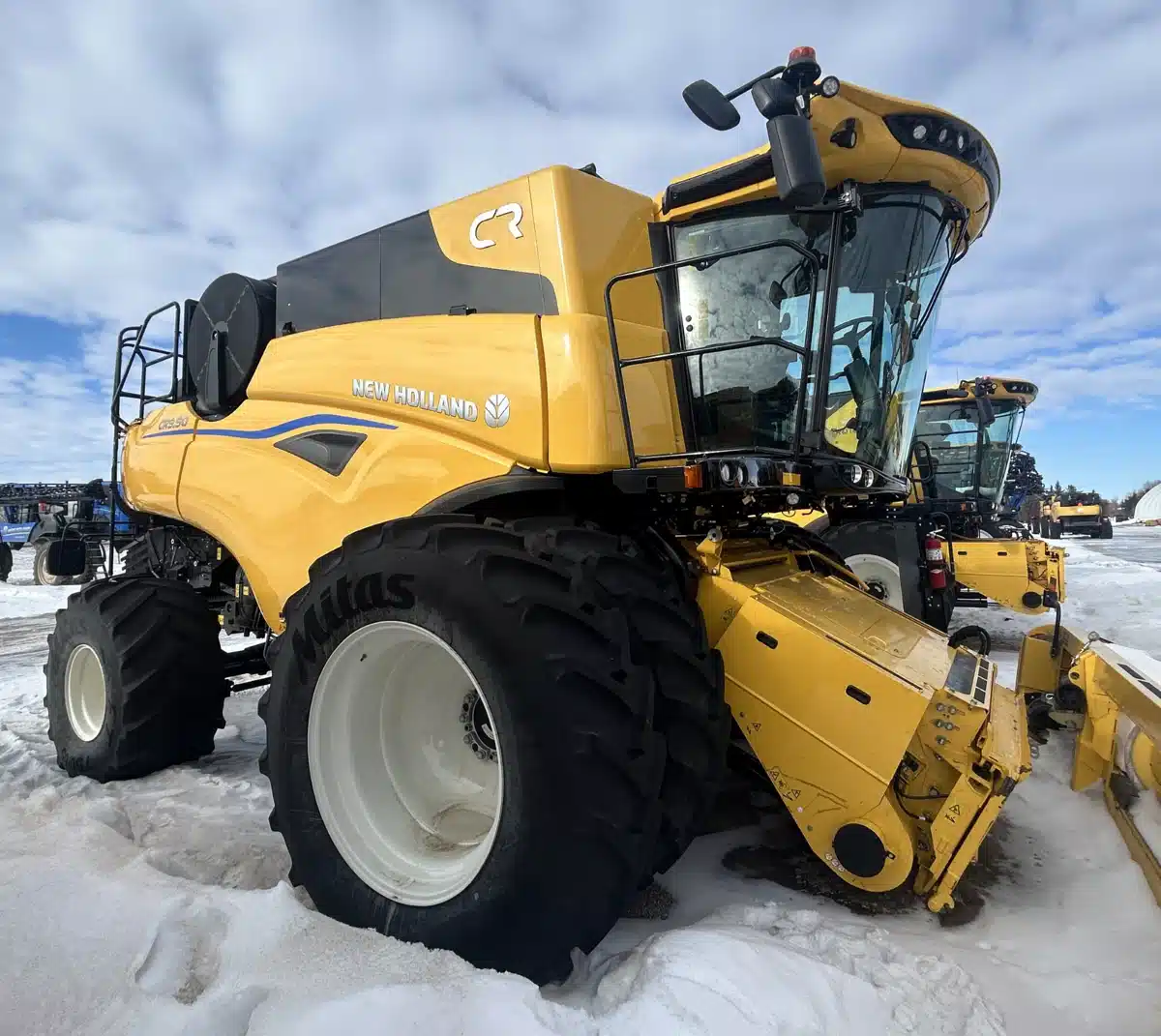 Gallery image 2 for Used 2024 New Holland CR9.90Z Combine