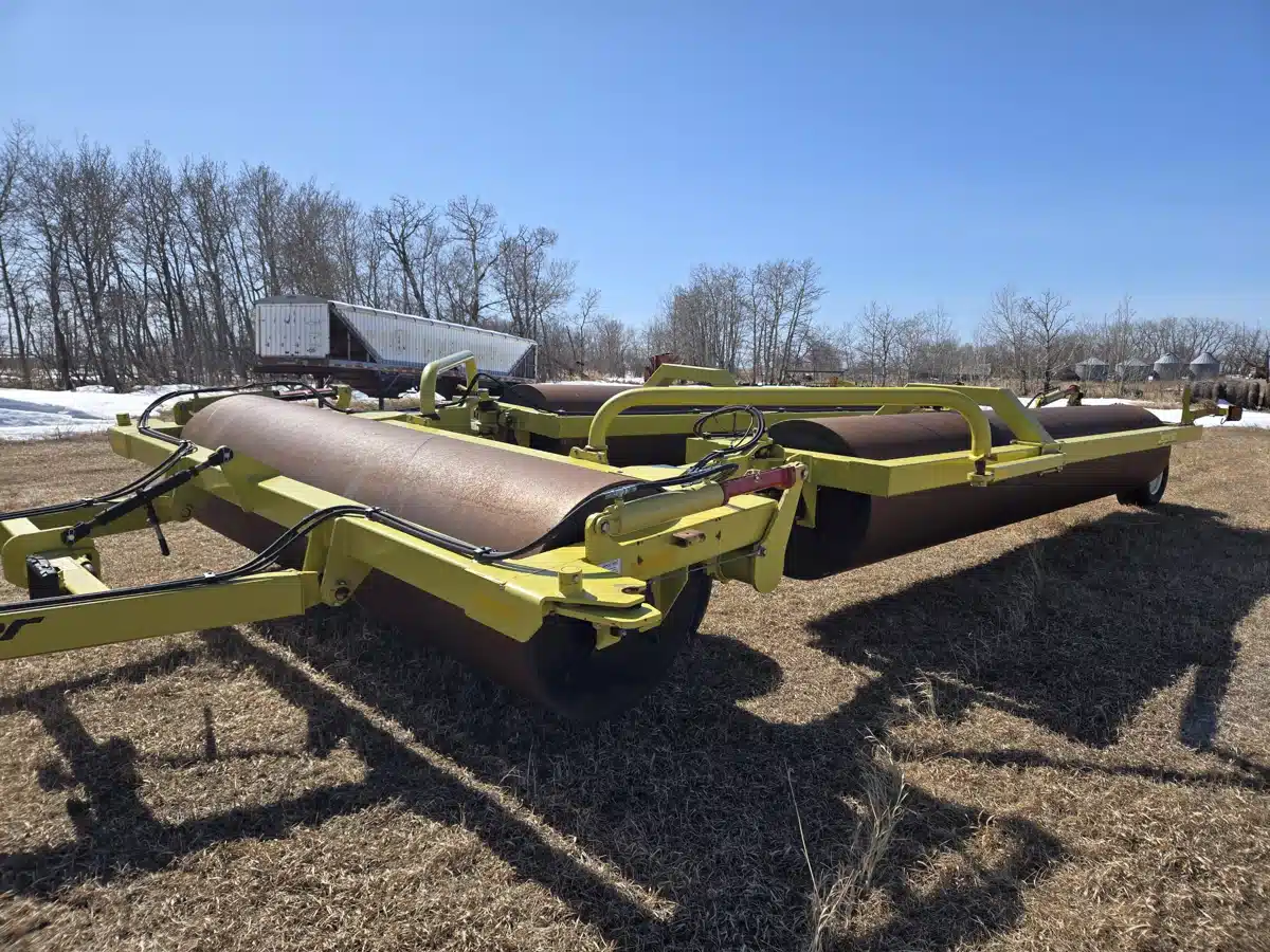 Gallery image 1 for Used 2017 Degelman LR7651 Land Roller