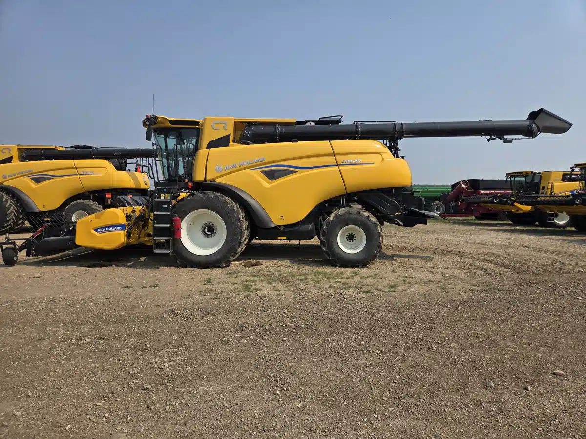 Gallery image 2 for Used 2024 New Holland CR8.90Z Combine