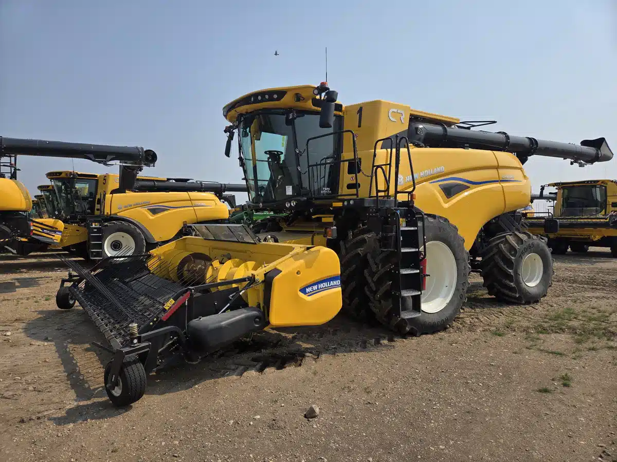 Gallery image 1 for Used 2024 New Holland CR8.90Z Combine