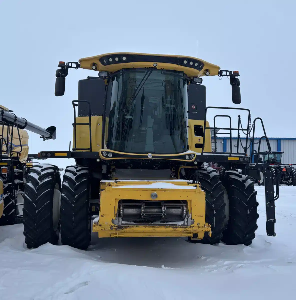 Gallery image 2 for 2017 New Holland CR9.90Z Combine