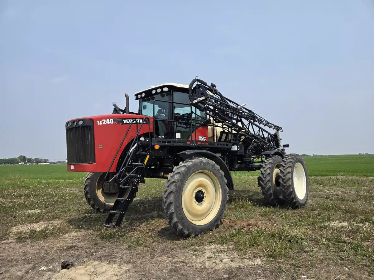 Gallery image 1 for Used 2014 Versatile SX240 Sprayer - Self Propelled