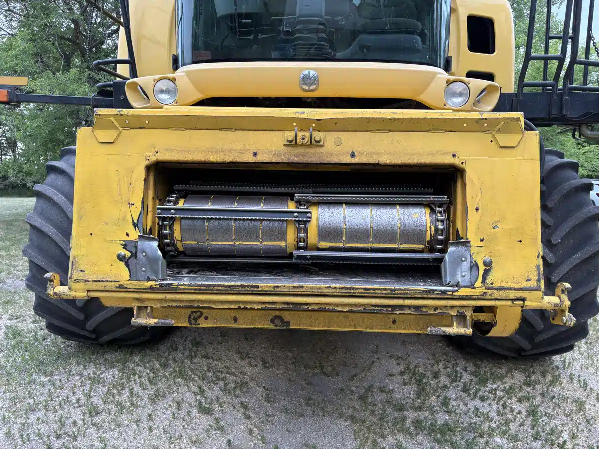 Gallery image 2 for Used 2004 New Holland CR970 Combine
