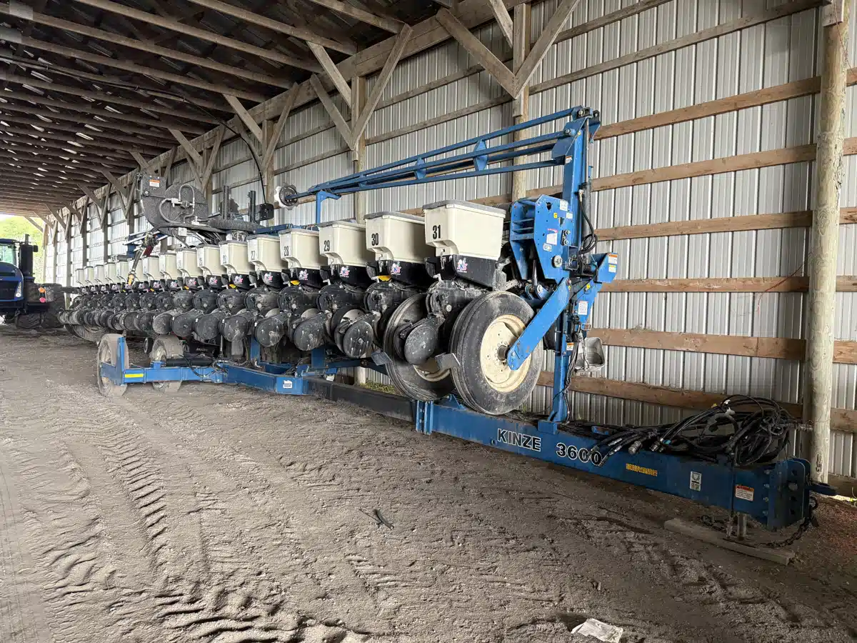 Gallery image 1 for Used 2007 Kinze 3600 Planter