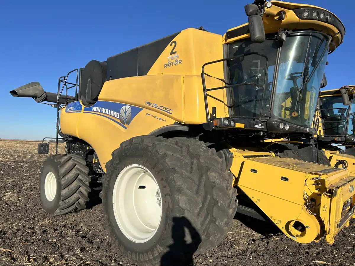 Gallery image 2 for Used 2023 New Holland CR9.90Z Combine