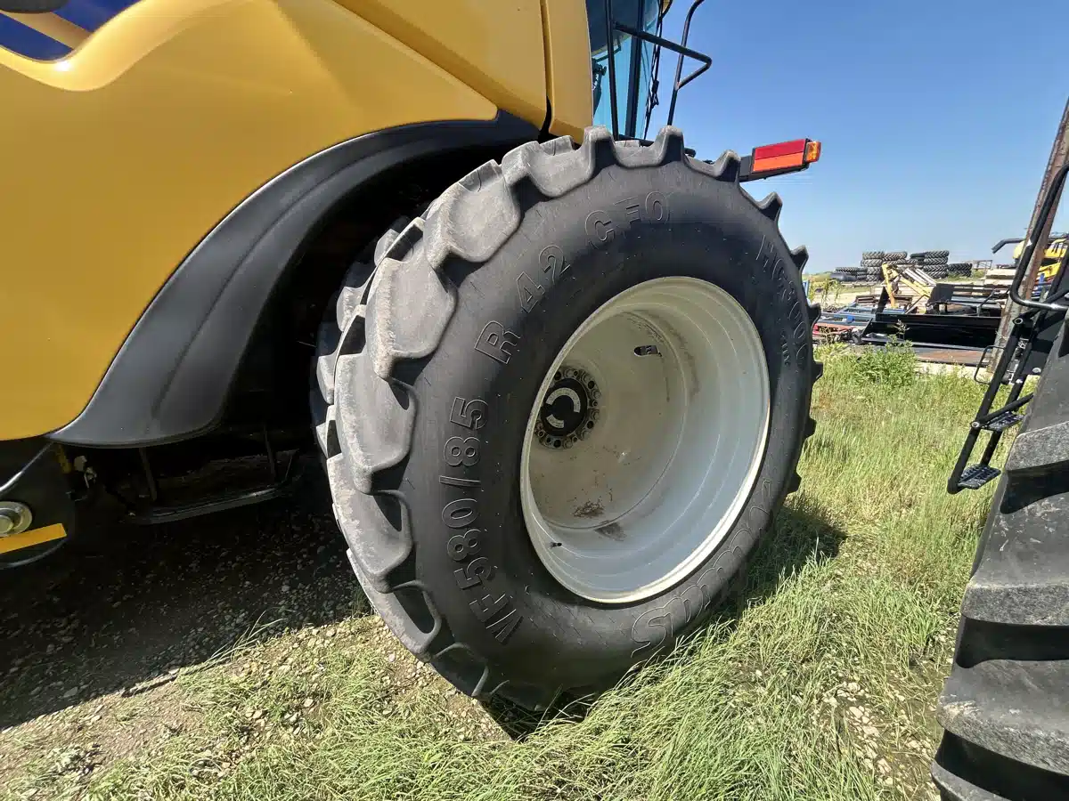 Gallery image 2 for Used 2023 New Holland CX8.80 Combine