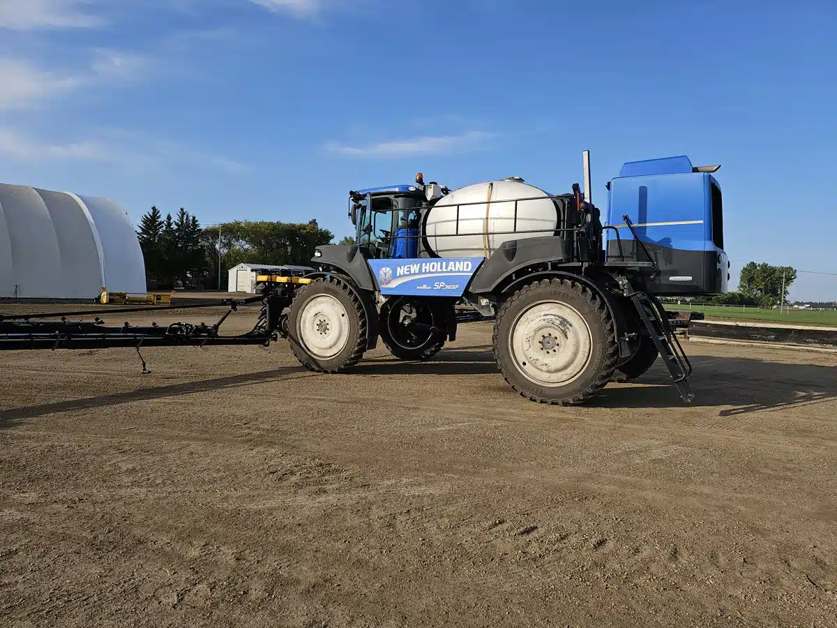 Gallery image 2 for Used 2014 New Holland SP.365F Sprayer - Self Propelled