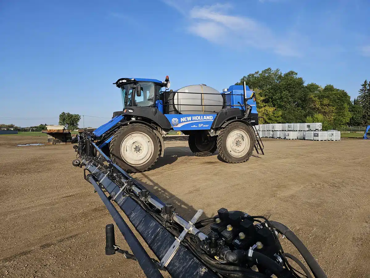 Gallery image 1 for Used 2014 New Holland SP.365F Sprayer - Self Propelled