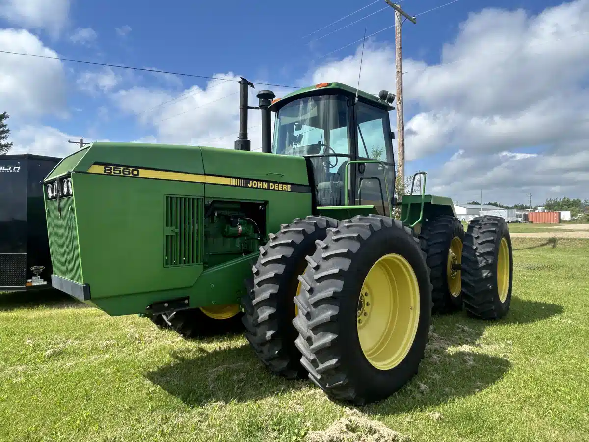 Gallery image 1 for Used 1992 John Deere 8560 Tractor