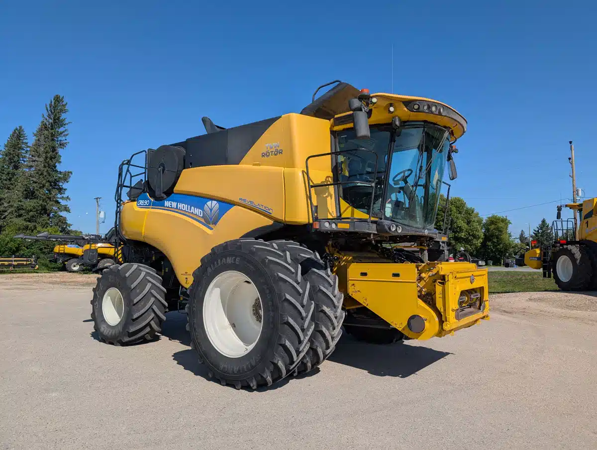 Gallery image 2 for Used 2018 New Holland CR8.90Z Combine