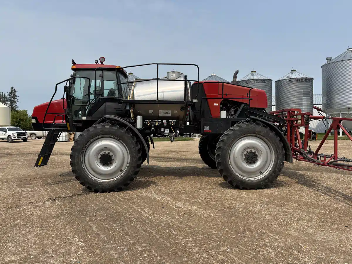Gallery image 2 for Used 2008 Case IH PATRIOT 3320 Sprayer - Self Propelled