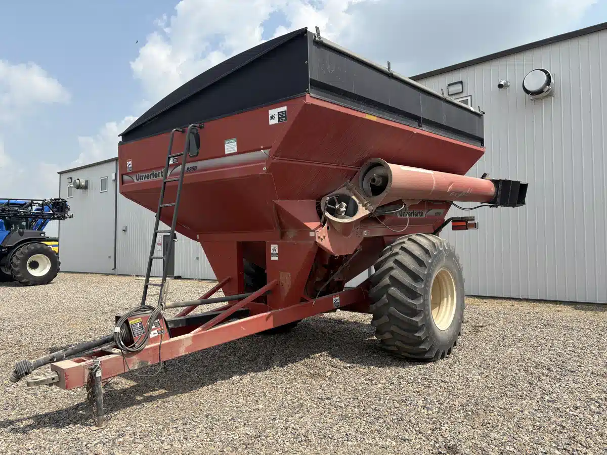 Gallery image 1 for Used 2007 Unverferth 8250 Grain Cart