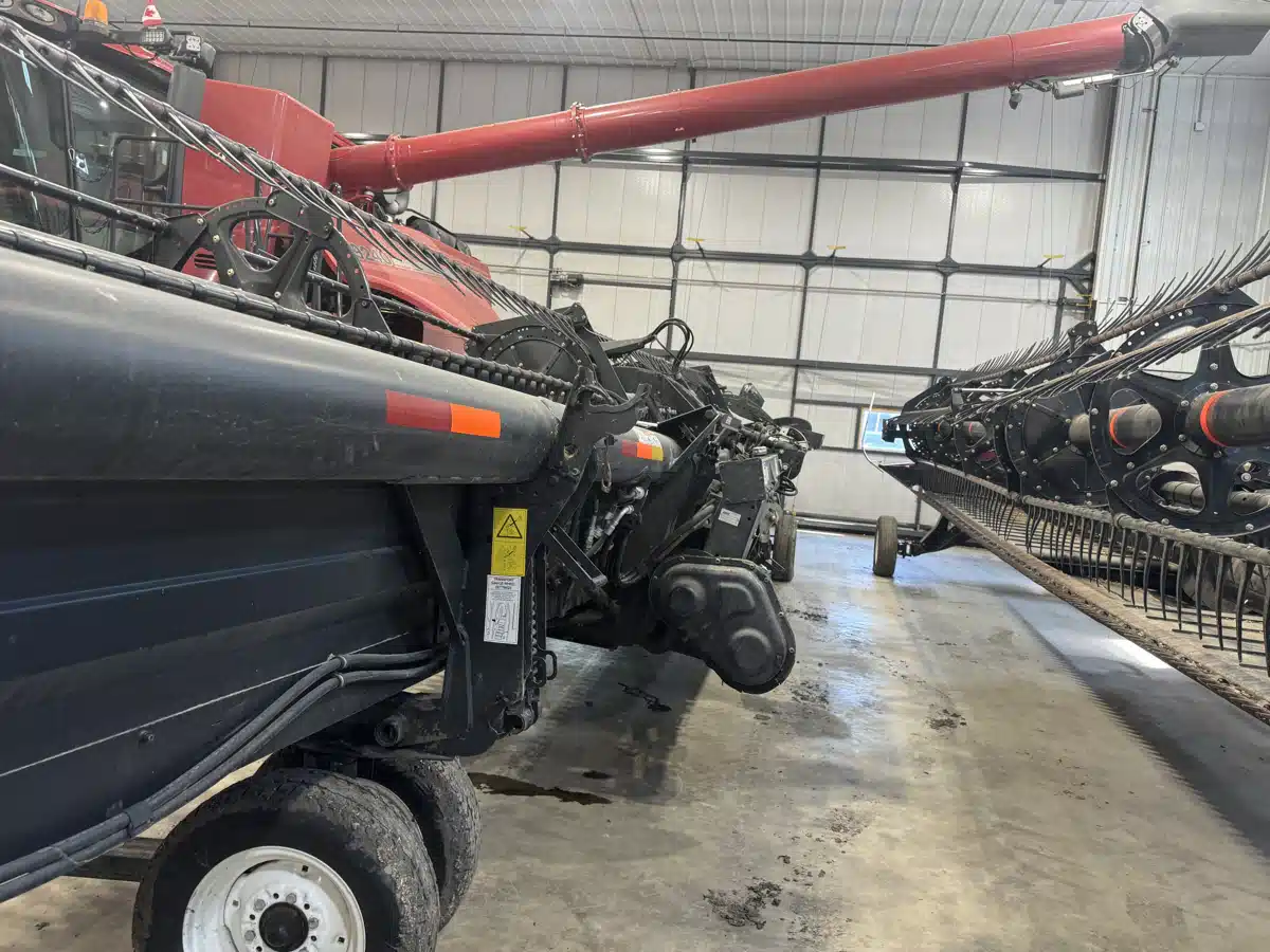 Gallery image 2 for Used 2011 Case IH 2162 Header - Draper