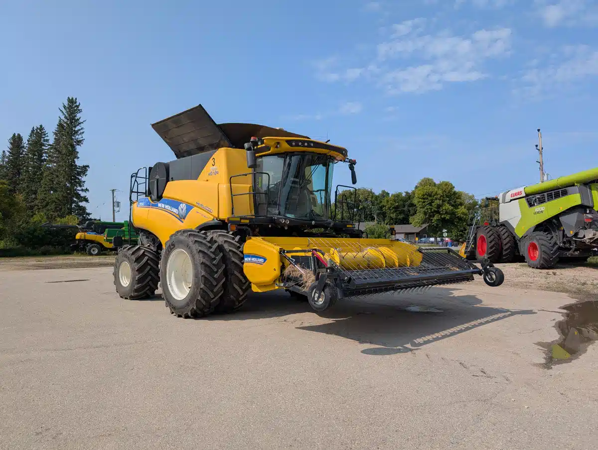 Gallery image 2 for Used 2023 New Holland CR9.90Z Combine