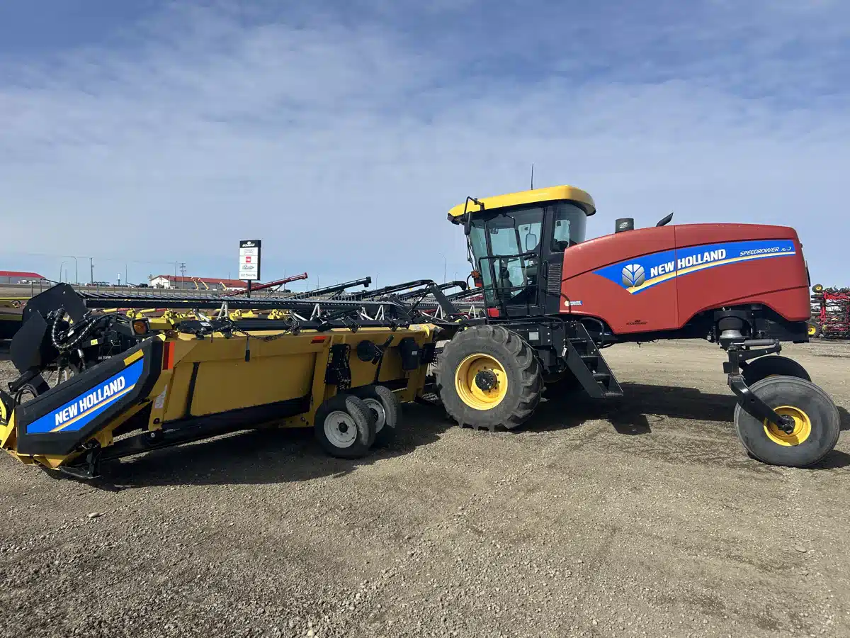 Gallery image 2 for Used 2017 New Holland SPEEDROWER 160 Windrower