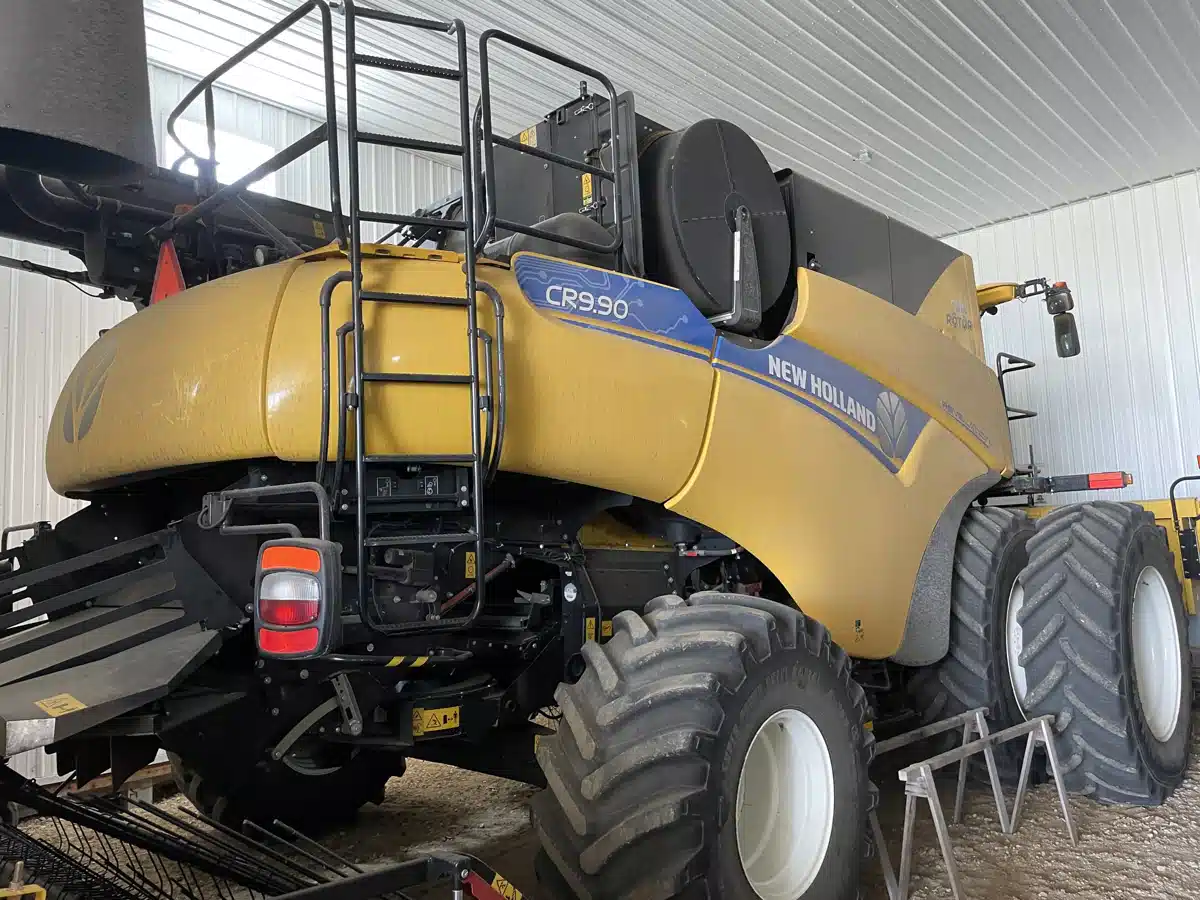 Gallery image 2 for Used 2019 New Holland CR9.90Z Combine